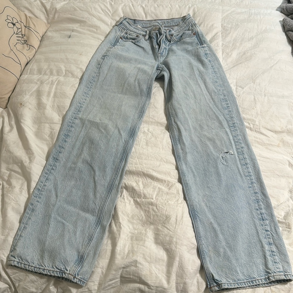 American eagle wide leg pants. Light wash. Hole in knee.